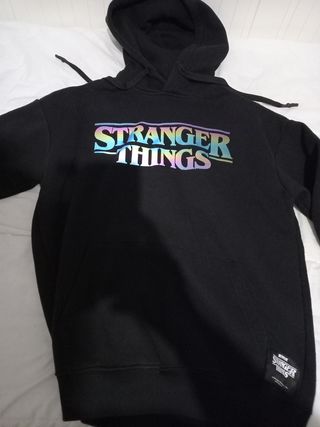 Sudadera Stranger Things con capucha 