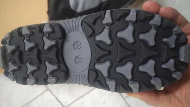 Doposci intersport con zip centrale.Size 30/31