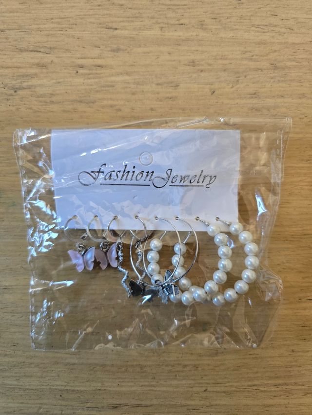 Juego pendientes Mariposa y Corazon