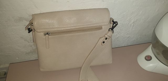 Bolso color crema
