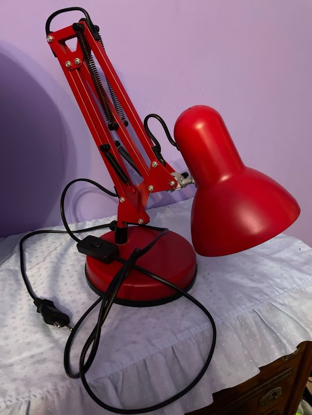 Lámpara de escritorio pegable