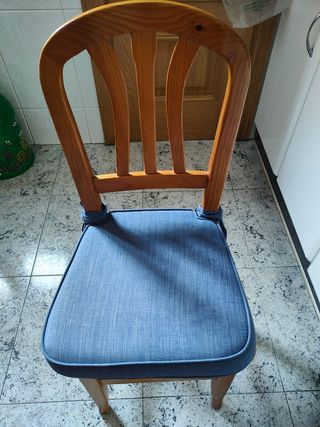 Robusta mesa extensible + 4 sillas de cocina