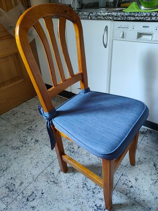 Robusta mesa extensible + 4 sillas de cocina