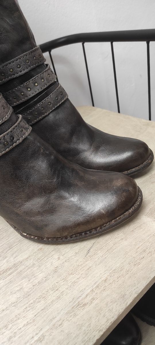 Botas em pele Khrio No.39