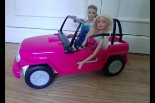 Coche de playa Barbie y Ken
