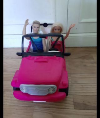 Coche de playa Barbie y Ken