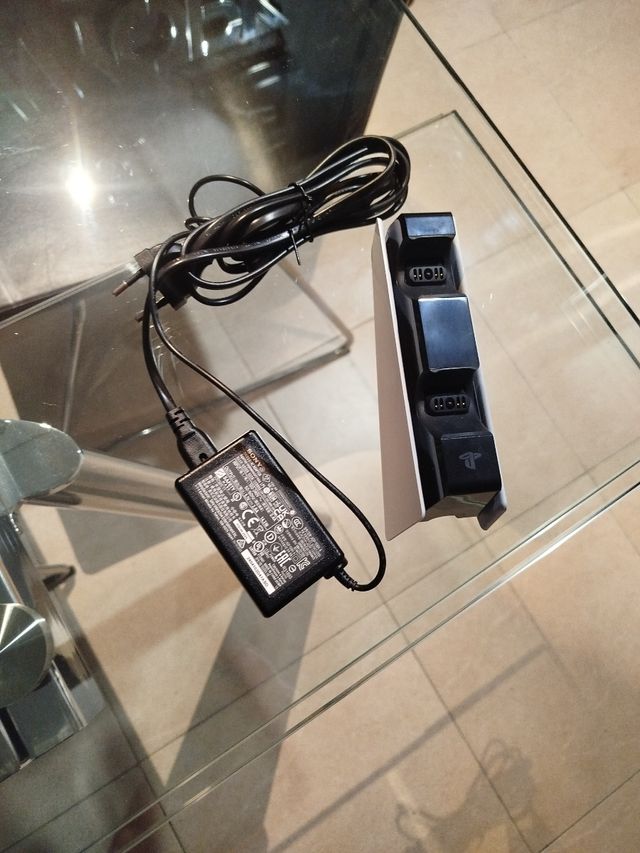 Soporte mandos y cargador mandos  PlayStation 5