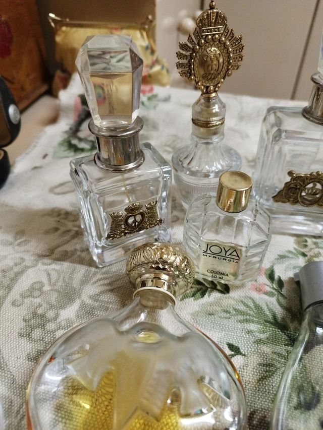 Botes de perfumes vacios