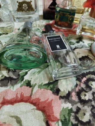 Bottiglie di profumo vuote