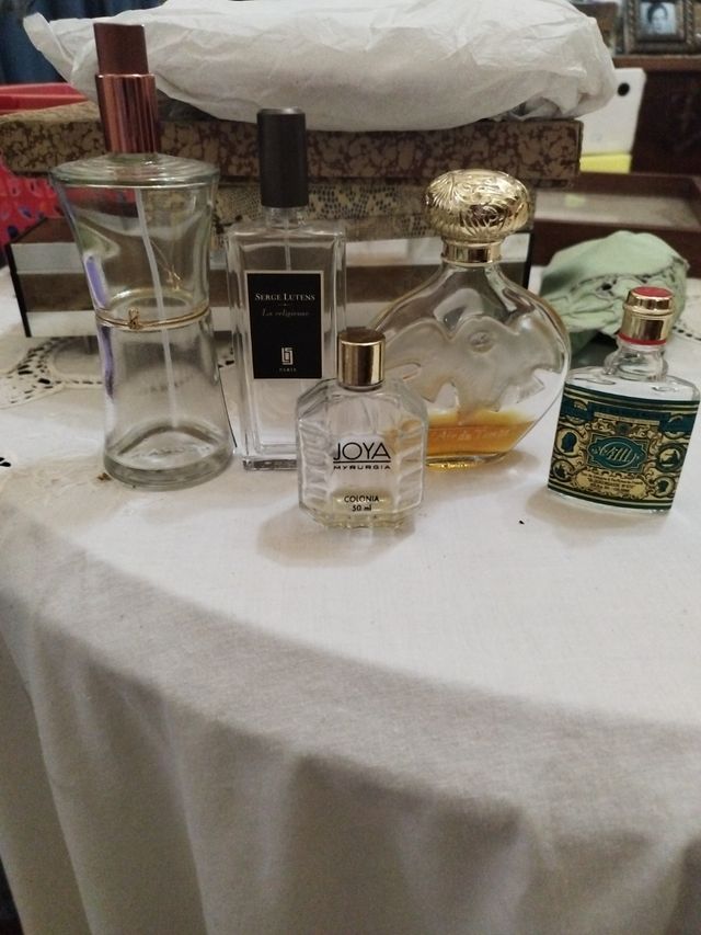 Botes de perfumes vacios