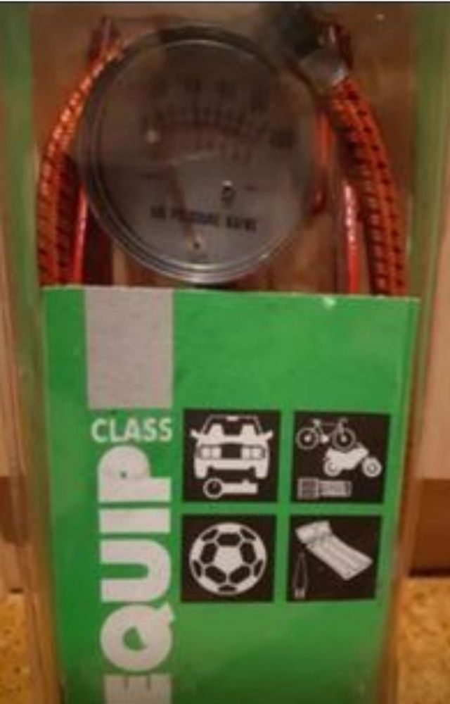 Bomba de pie con manómetro