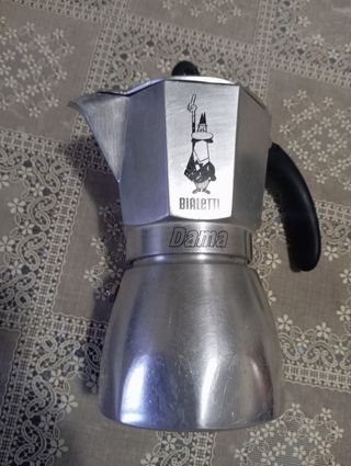 Macchinetta per caffè Bialetti grande per inutiliz