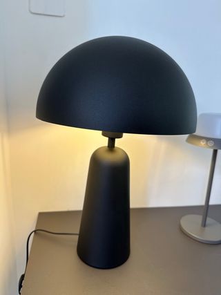 Lampada da tavolo nera