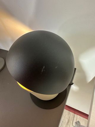 Lampada da tavolo nera e beige