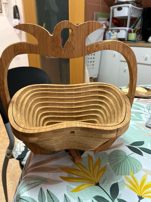 Frutero y tabla cortar