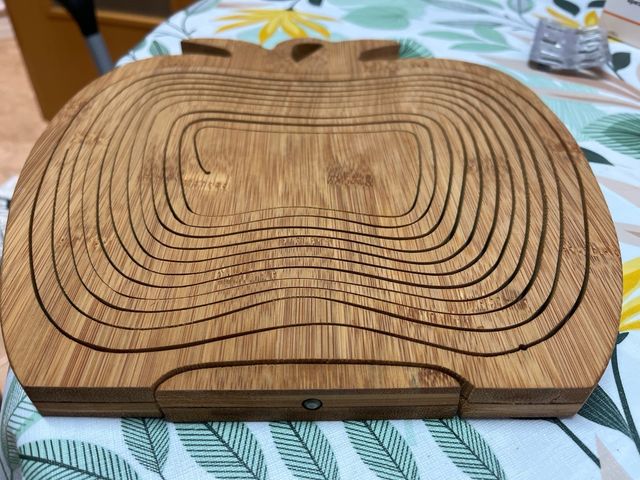 Frutero y tabla cortar