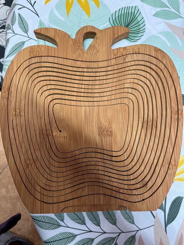 Frutero y tabla cortar