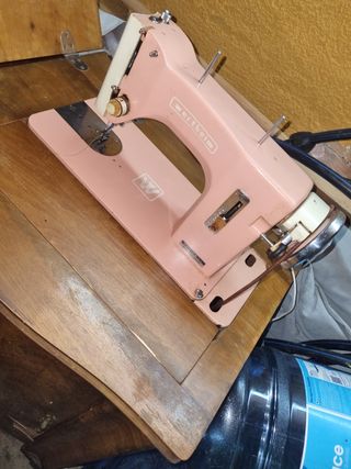 Maquina coser antigua, tengo varias.