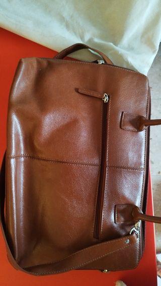Maletín de piel marrón 