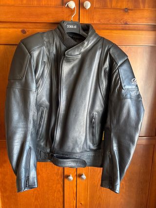 Cazadora unisex de MOTO de cuero.