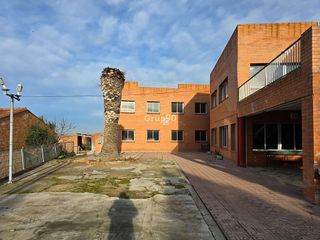Edificio en venta en Alcarràs