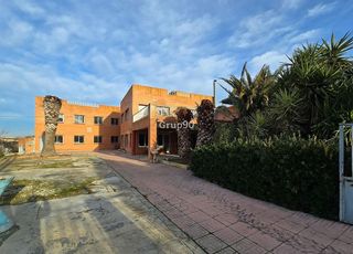 Edificio en venta en Alcarràs