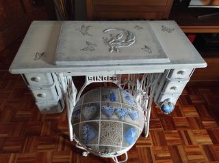 Tocador sobre mueble de maquina