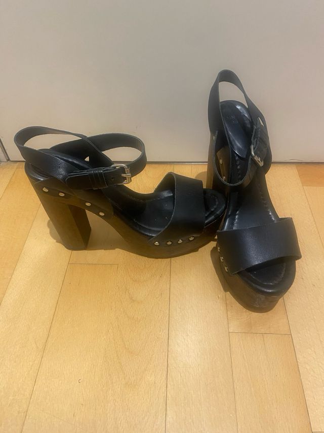 Sandalias tacón ancho negra Mango talla 38 piel second hand for 15