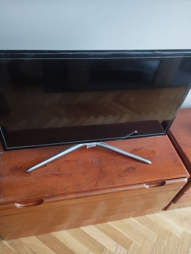 Televisor Samsung 32" pantalla negra