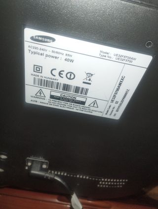 Televisor Samsung 32" pantalla negra