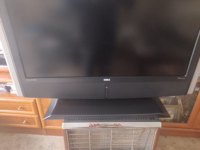 TELEVISIÓN OKI 32" CON MANDO
