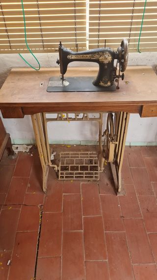 Máquina de coser ALFA