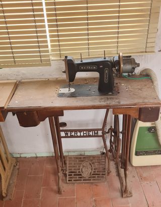 Máquina de coser WERTHEIM