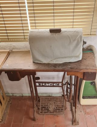 Máquina de coser WERTHEIM