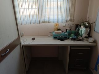 Habitación juvenil. Literas plegables. Escritorio