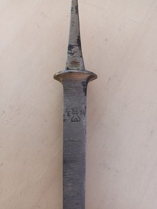 Escoplo de carpintero con sello.