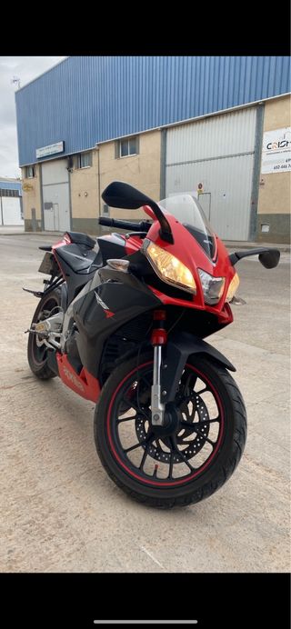 Moto 125 Aprilia RS4