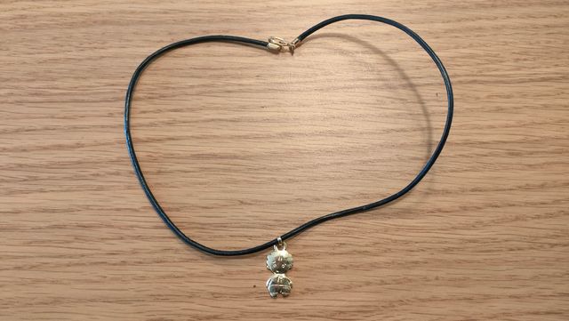 Collar cuero y colgante chapado 