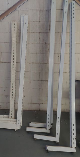 Vendo baldas metálica para estanterías