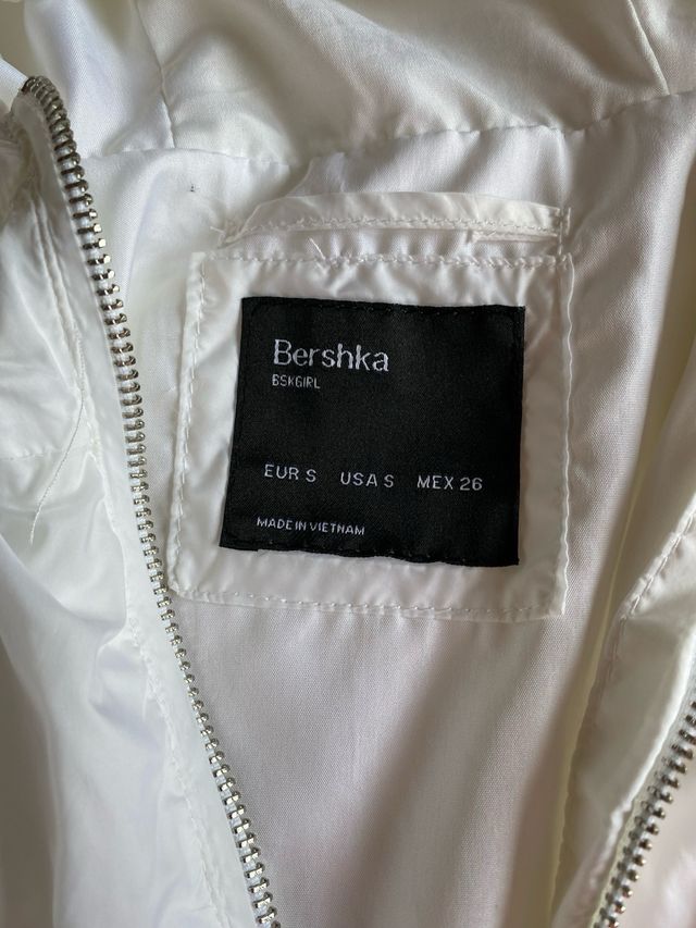 Chaqueta cortavientos chica bershka