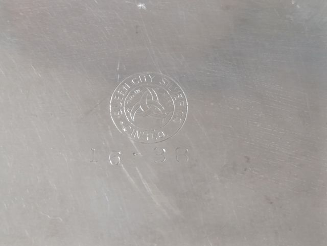 Bandeja bañada en plata antigua panera