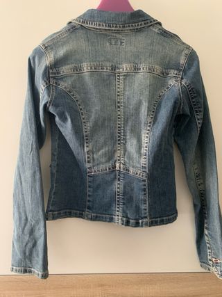 Chaquetilla vaquera ELIND DATI  4️⃣€
sin devolucion