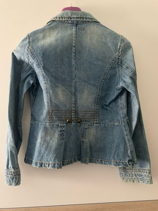 Chaquetilla vaquera ZAGRISL   4️⃣€
sin devolucion