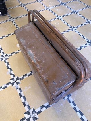 Caja de herramientas antigua  herramientas