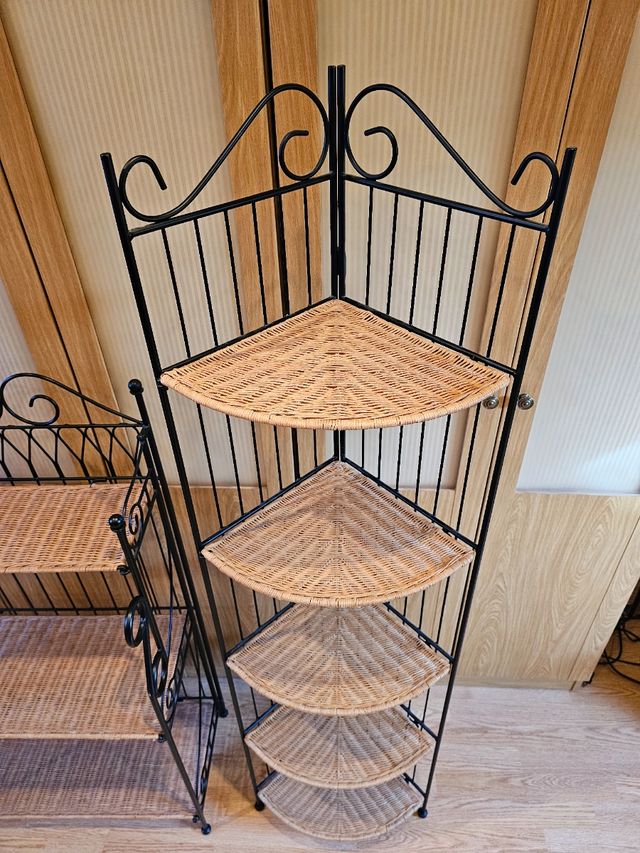 Estanterías de mimbre