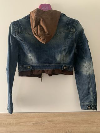 Chaquetilla vaquera. janna jeans 
5️⃣€ sin devolucio