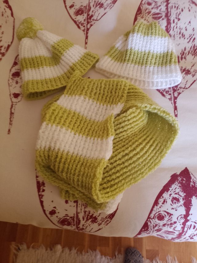 Conjunto gorros bufanda hecho a mano