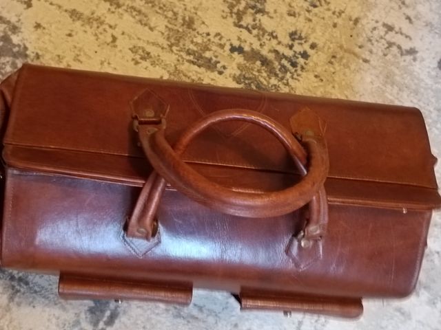 Maleta maletin cuero