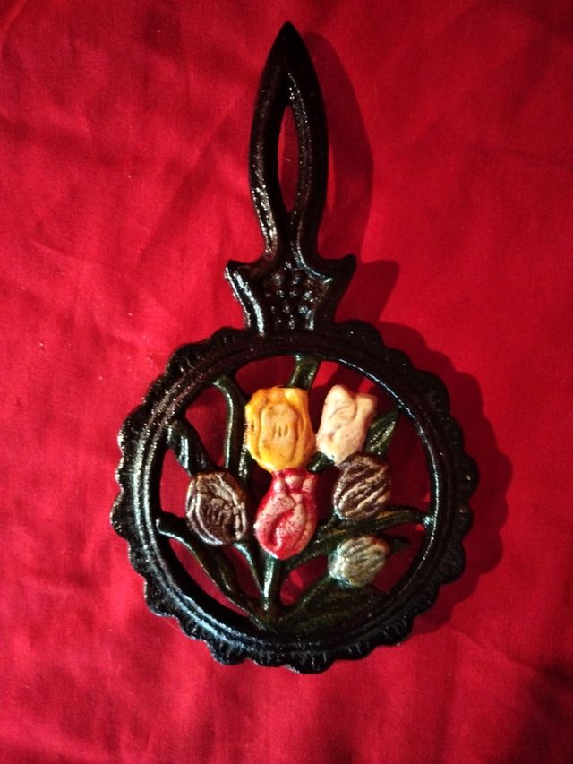 Piccolo poggia tegame in ghisa