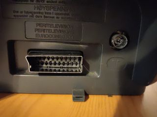 Televisión SHARP de 14"con mando a distancia